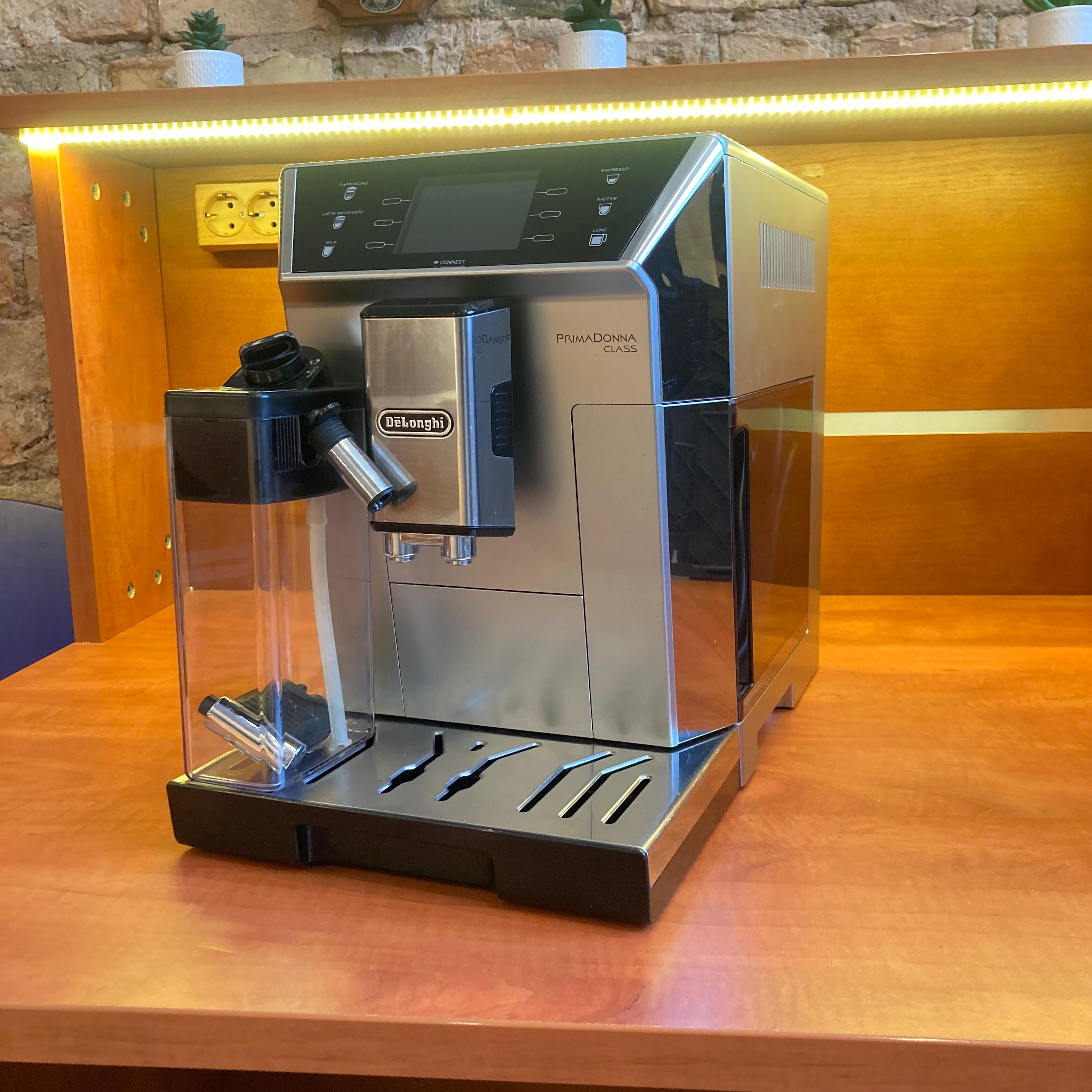 DeLonghi PrimaDonna Class FCAM556.55 500 euro